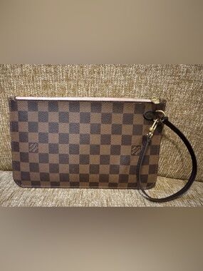 ⭐️ Authentic LV Louis Vuitton Damier Ebene  Neverfull Pouchette Wristlet ⭐️